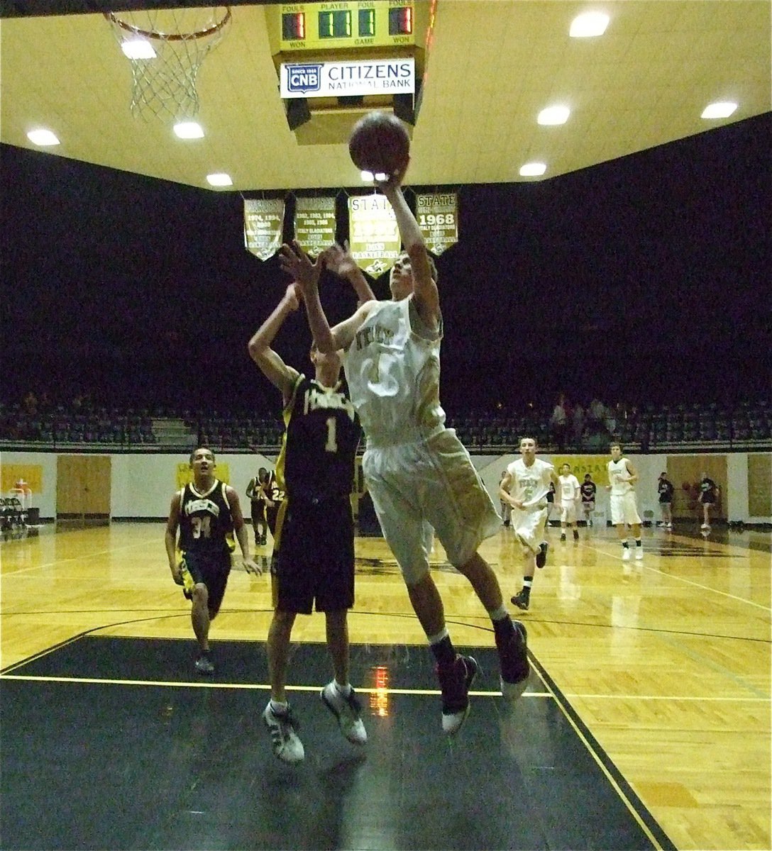 Image: Holden scores — Jase Holden(4) finishes the fast break for the JV Gladiators.