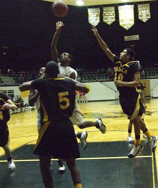 Image: Snoop swoops in — Heath “Snoop” Clemons(2) swoops in for a hoop and a win.