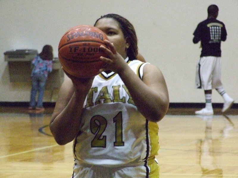 Image: Khadijah concentrates — Khadijah Davis(21) put in 2 free throws during the JV game against Itasca.