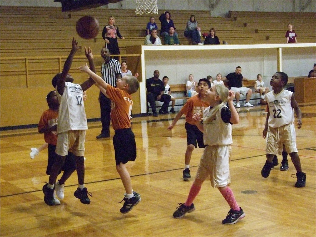 Image: Jaylon down low — Jaylon Davis(12) gets inside against Hillsboro Orange and takes his shot as Lacy Mott(1) and Ricky Pendleton(22) look for the rebound.