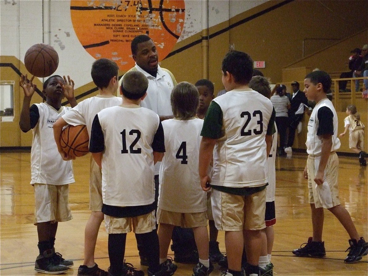 Image: Coaching the kids — Italy 21 huddles with head coach Edwin Wallace.