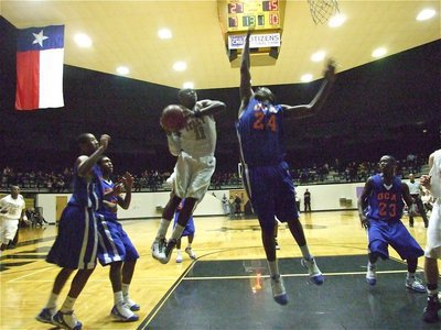 Image: Beast vs Gator — Jasenio “Beast” Anderson(11) takes the battle to Dallas Gateway’s Jimmy “Big City” Sykes(24).