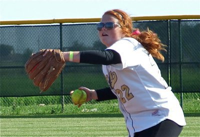 Image: 22’s at 2nd — JV second baseman Katie Byers throws out a Lady Cougar at first base.
