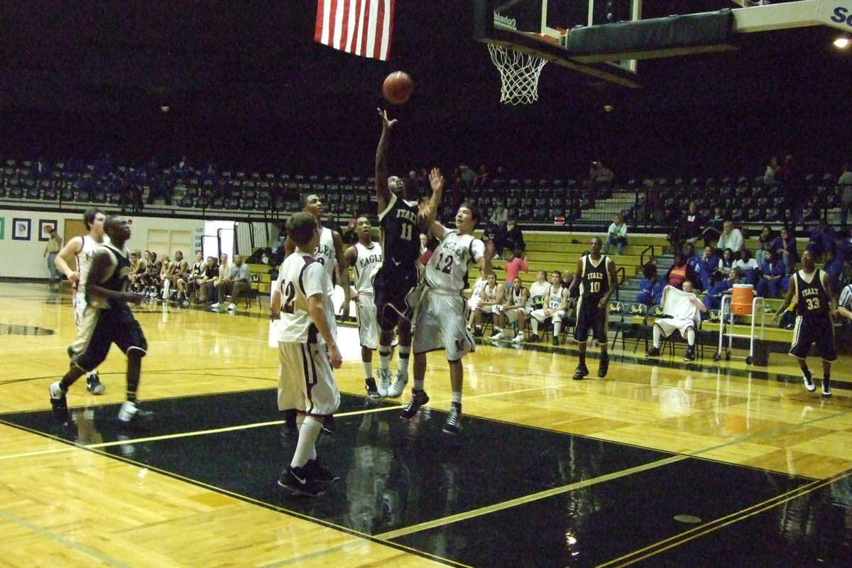 Image: Jasenio Gets In The Lane — Sophomore #11 Jasenio Anderson releases a floater in the lane to give Italy a much needed score.