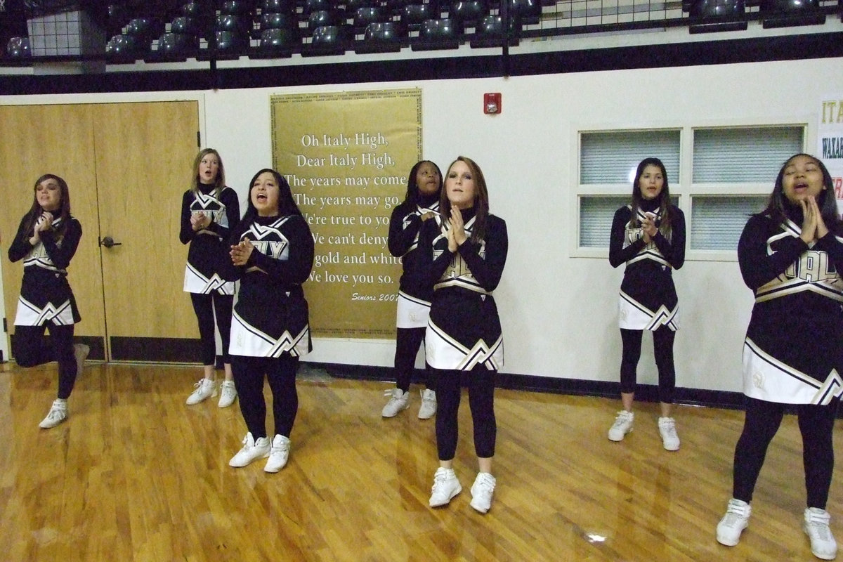 Image: Keep That Spirit Up — The Italy Gladiator Cheerleaders did their part to help the Italy Varsity boys make it past the 1st round.