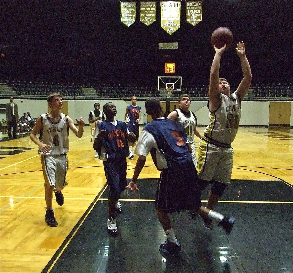 Image: Byers fakes and makes — Zain Byers(20) ball faked a Phoenix defender to score 2 of his 6-points, a season high for Byers.