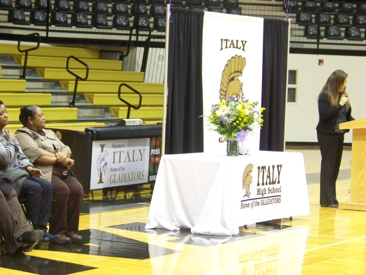 Image: Mrs. Richards at the podium — Tina Richards speaks about her mentor, friend and co-worker.