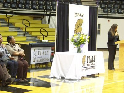 Image: Mrs. Richards at the podium — Tina Richards speaks about her mentor, friend and co-worker.
