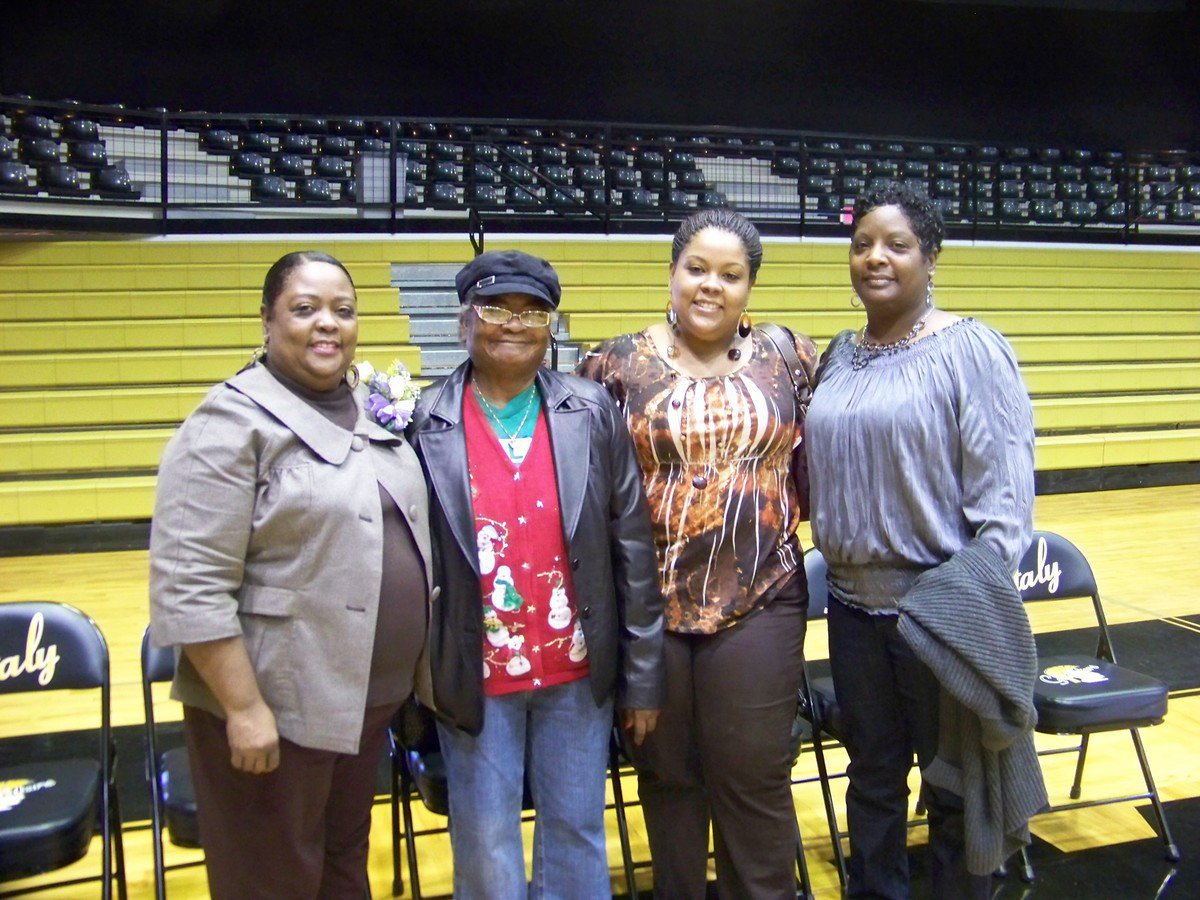 Image: Family members — (left to right) Vivian Moreland, Genova Johnson, Krystle Moreland and Anita Snell.