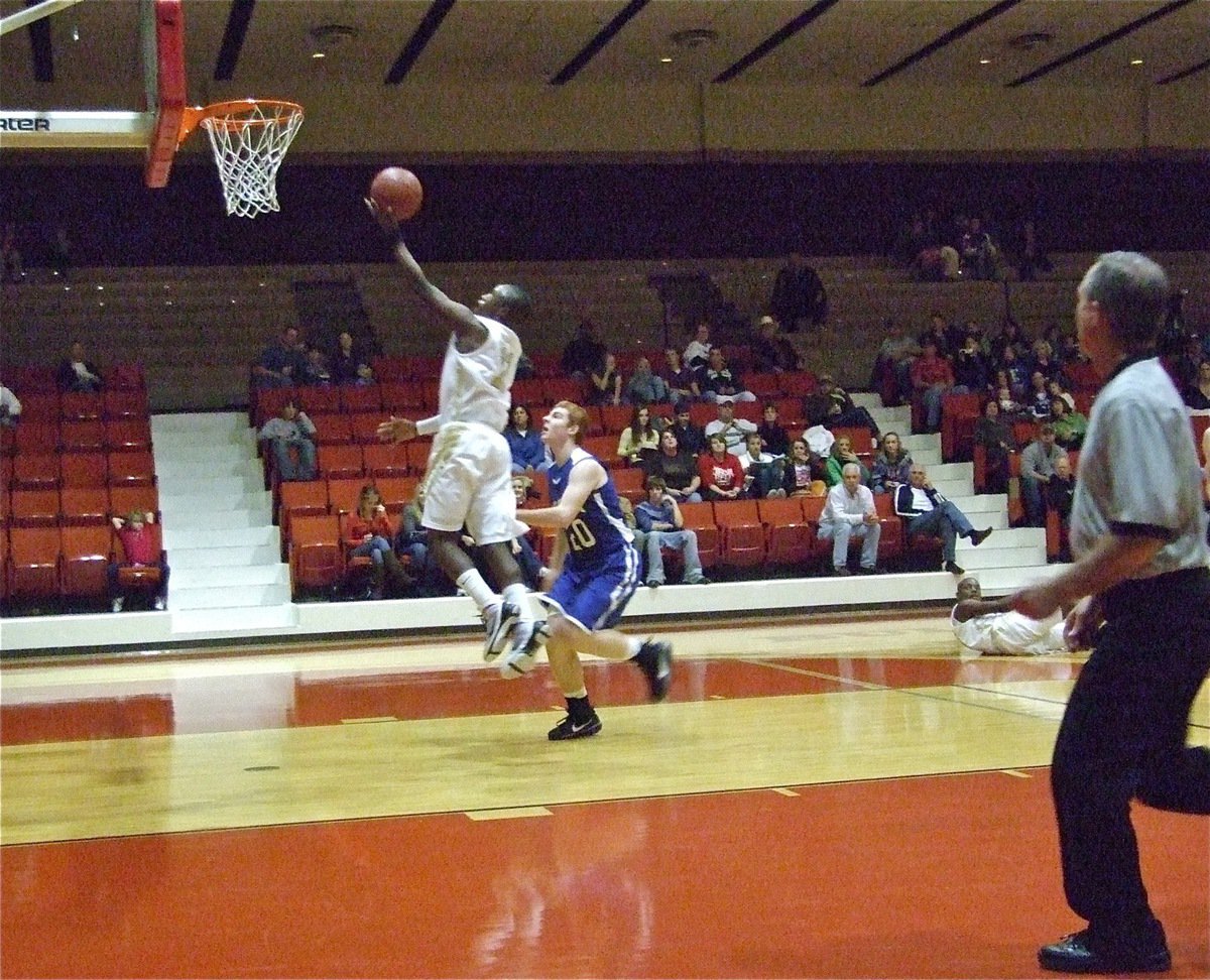 Image: Jasenio glides — Gliding in for 2 of his 27-points against Frost is Italy’s Jasenio Anderson(11).