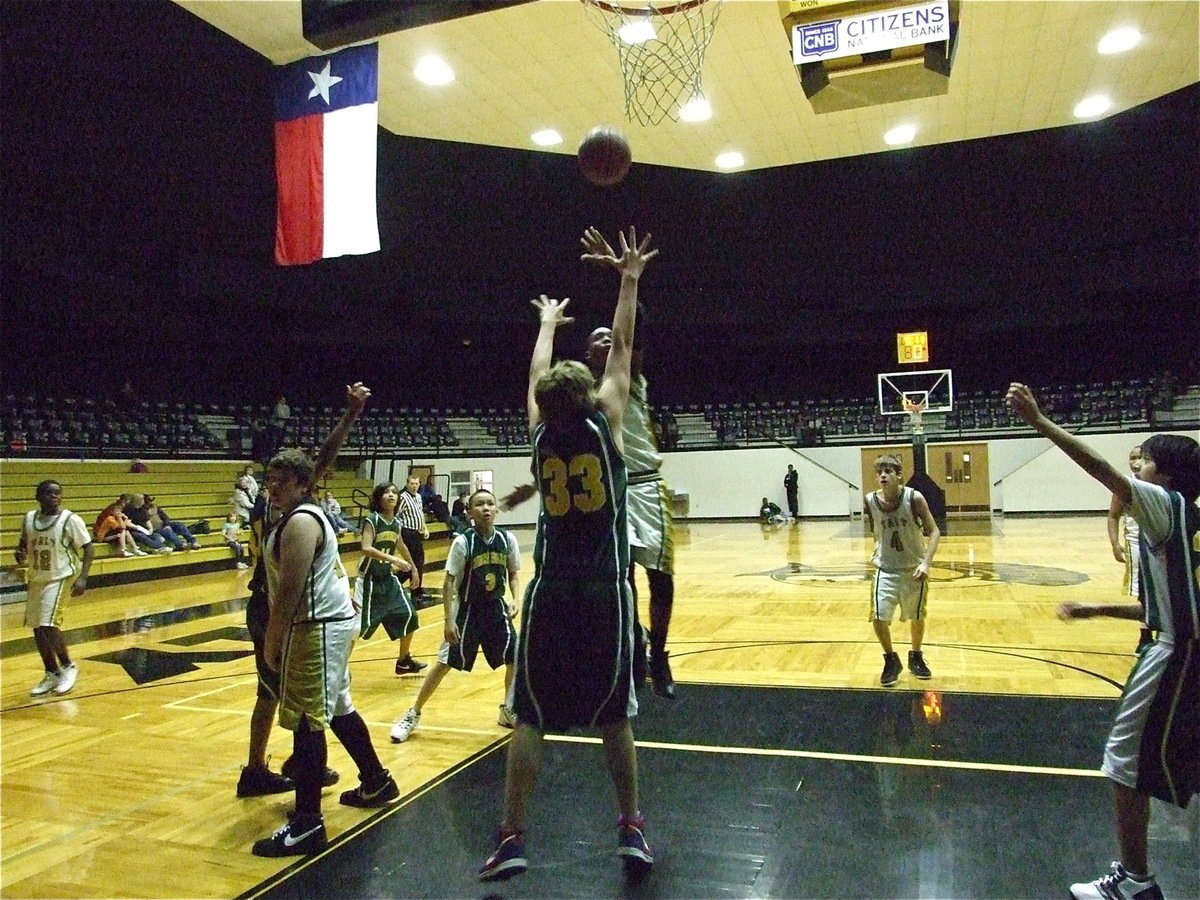 Image: Trey for two — Kevin Roldan(41) sets a screen to free up Treyvon Robertson for a shot.