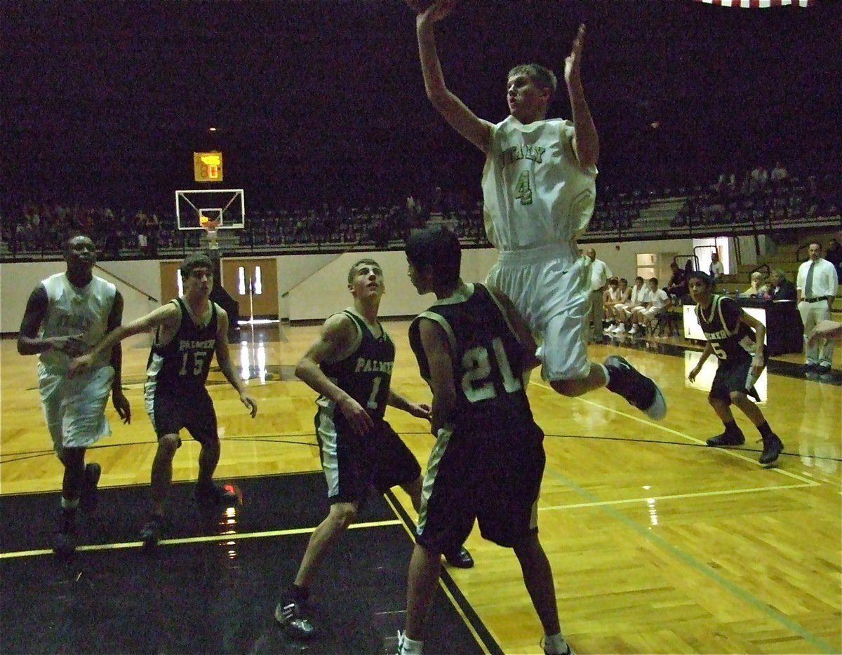 Image: Jase Holden attacks the Palmer defense for 2-points — The Italy JV Gladiators trailed 12-10 after the 1st period but eventually knocked out the Palmer Bulldogs 55-46.