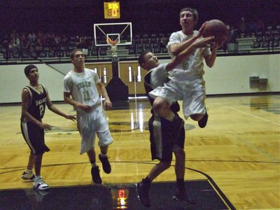 Image: Bubba Itson has hops — Bubba Itson finds a way to get to the rim against Palmer.