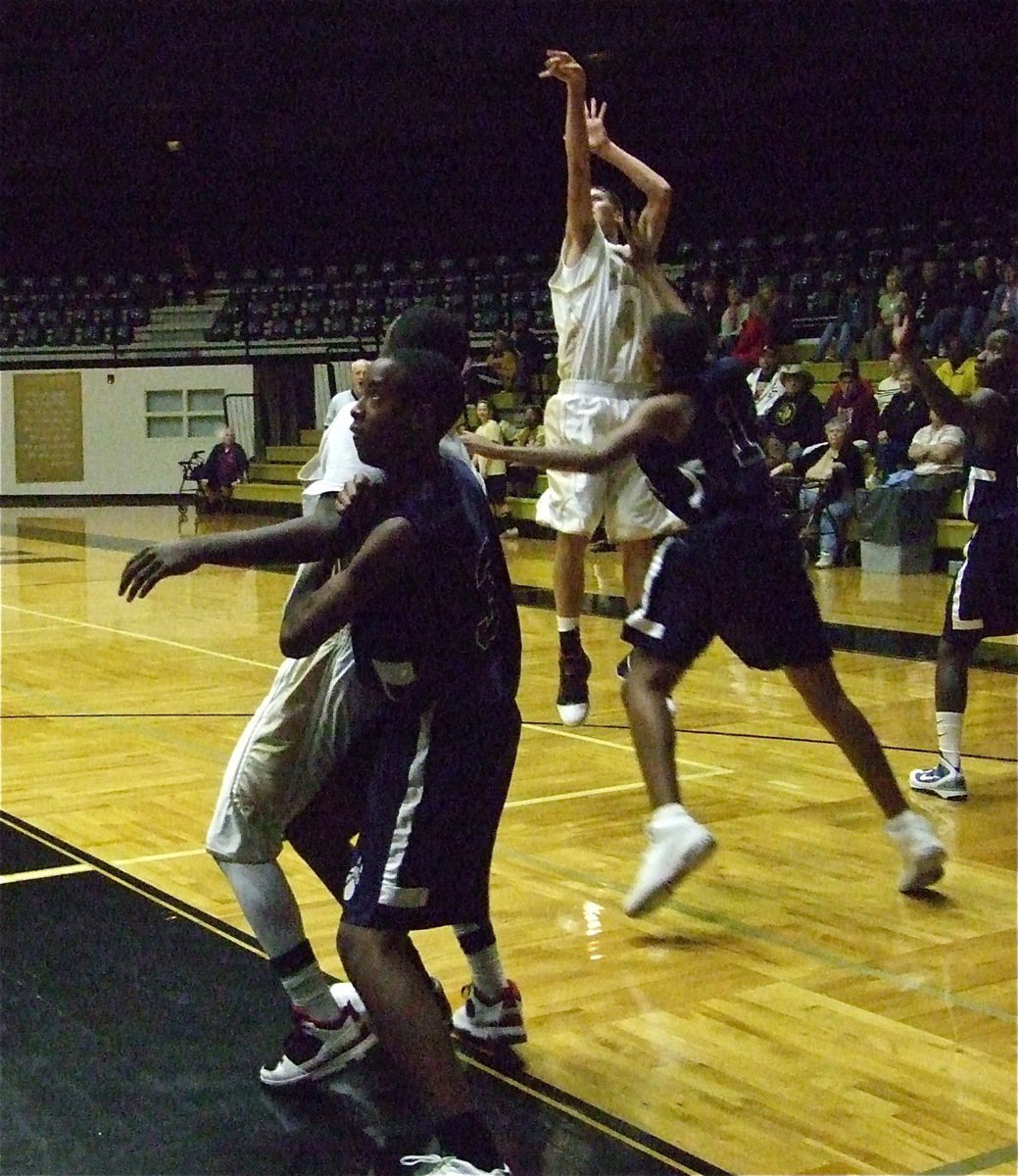 Image: Jase from distance — You can’t stop him. You can try, but Italy JV Gladiator Jase Holden(4) proves you can’t keep a good shooter off the scoreboard.