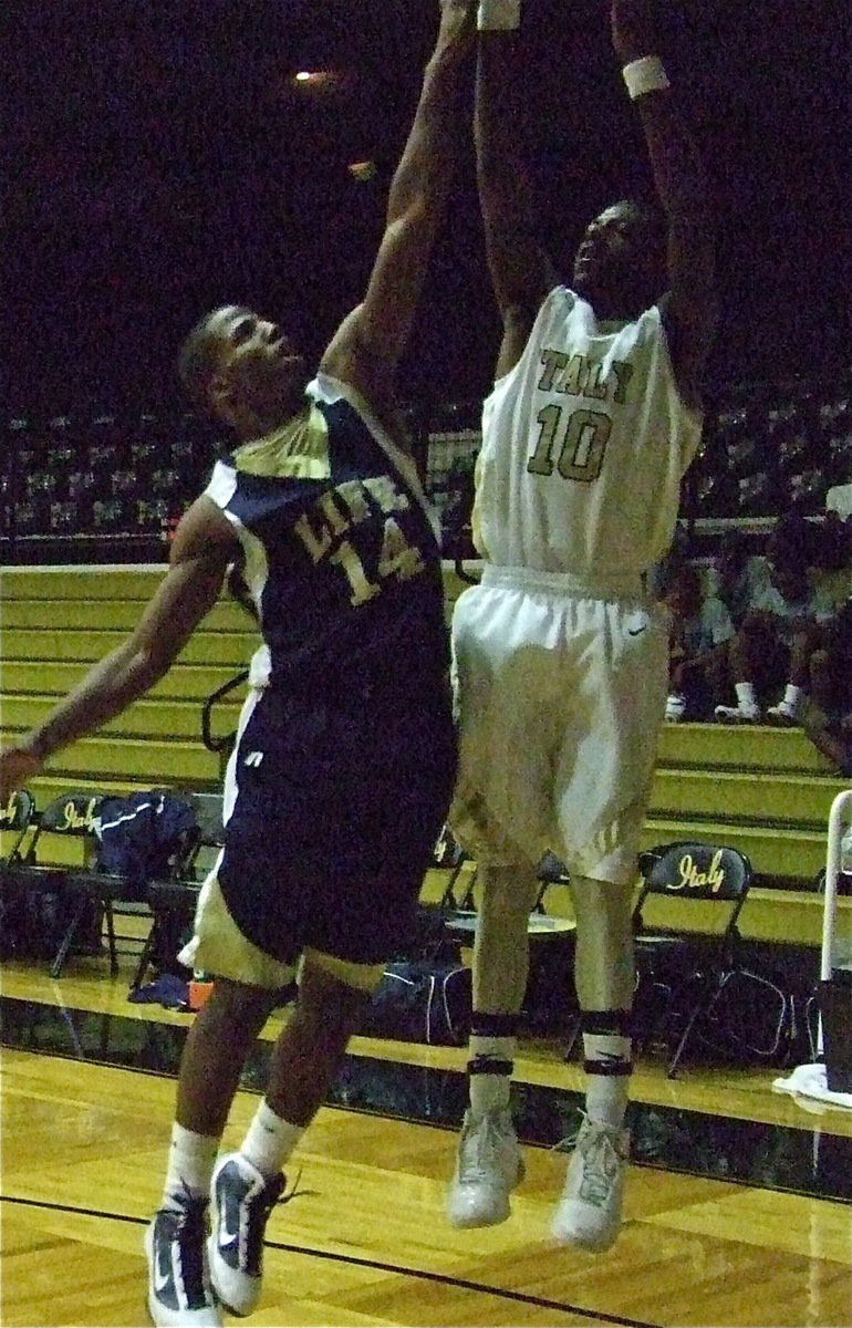 Image: John out leaps a Lion — Italy’s John Isaac(10) shoots over a Dallas Life defender in the Varsity game.