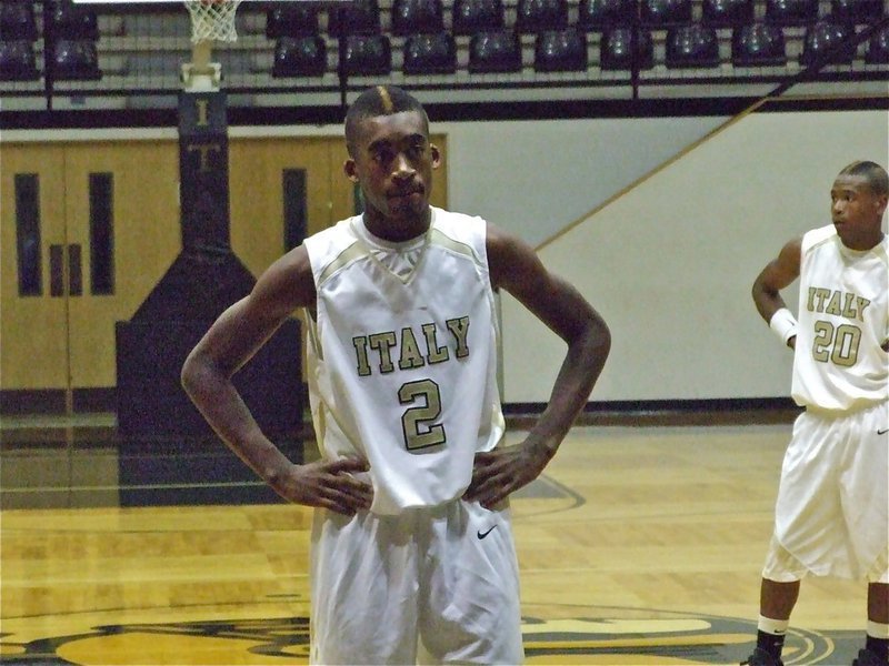 Image: Heath catches breath — Heath “Snoop” Clemons(2) settles in at the line.