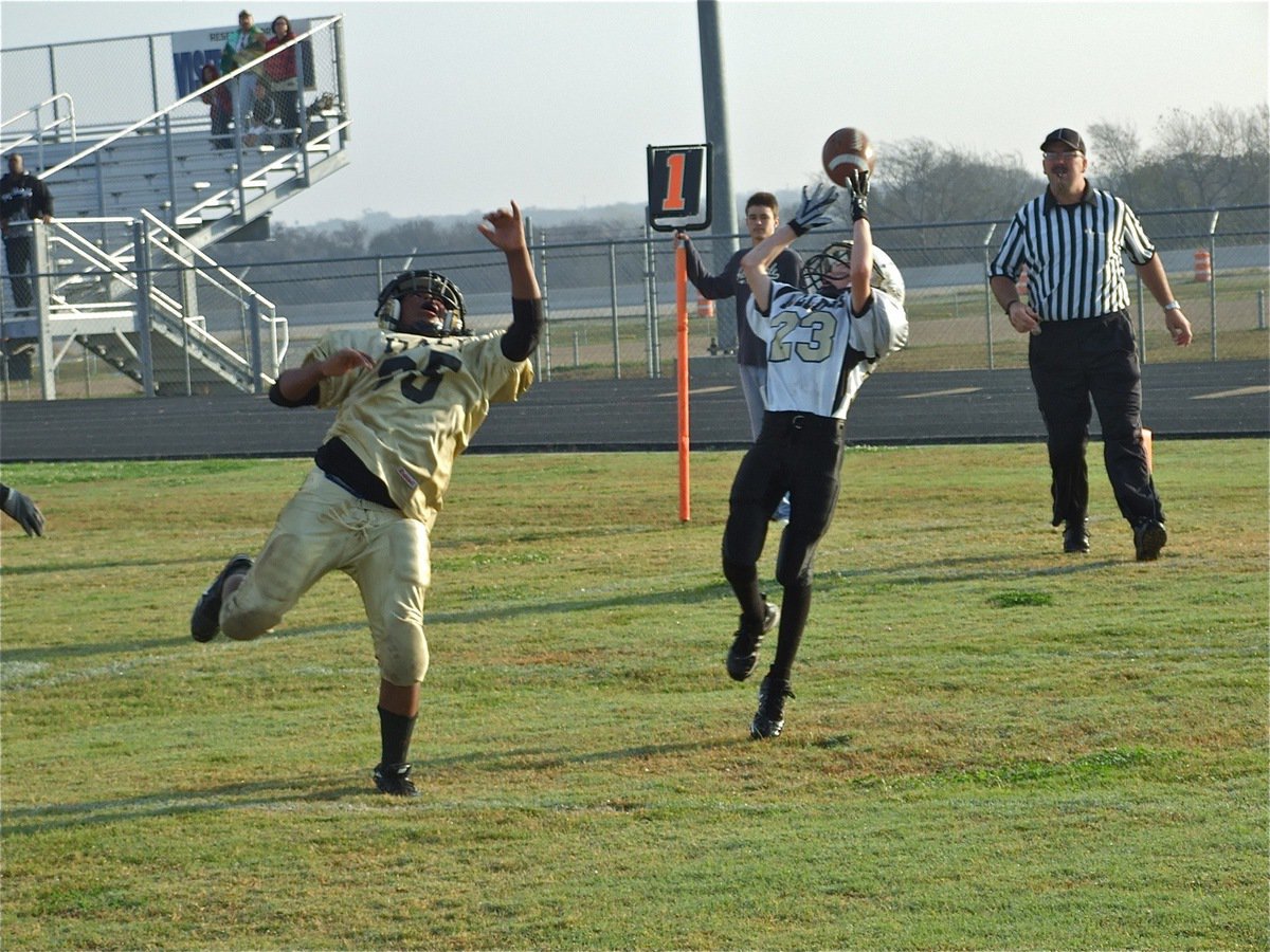 Image: Over Ken’s head — The pass goes over Ken Norwood, Jr.’s head but was dropped by the Palmer defender.