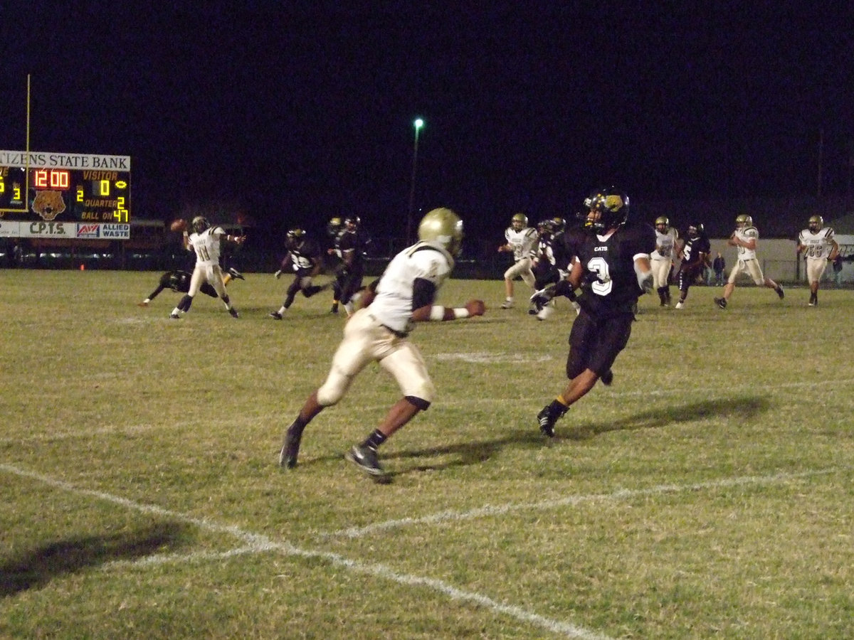 Image: What a play! — Quarterback Jasenio Anderson(11) avoids the sack and completes a pass to Heath Clemons(2) in the endzone for 6-points. The second quarter play made the score 16-6 in favor of Itasca.