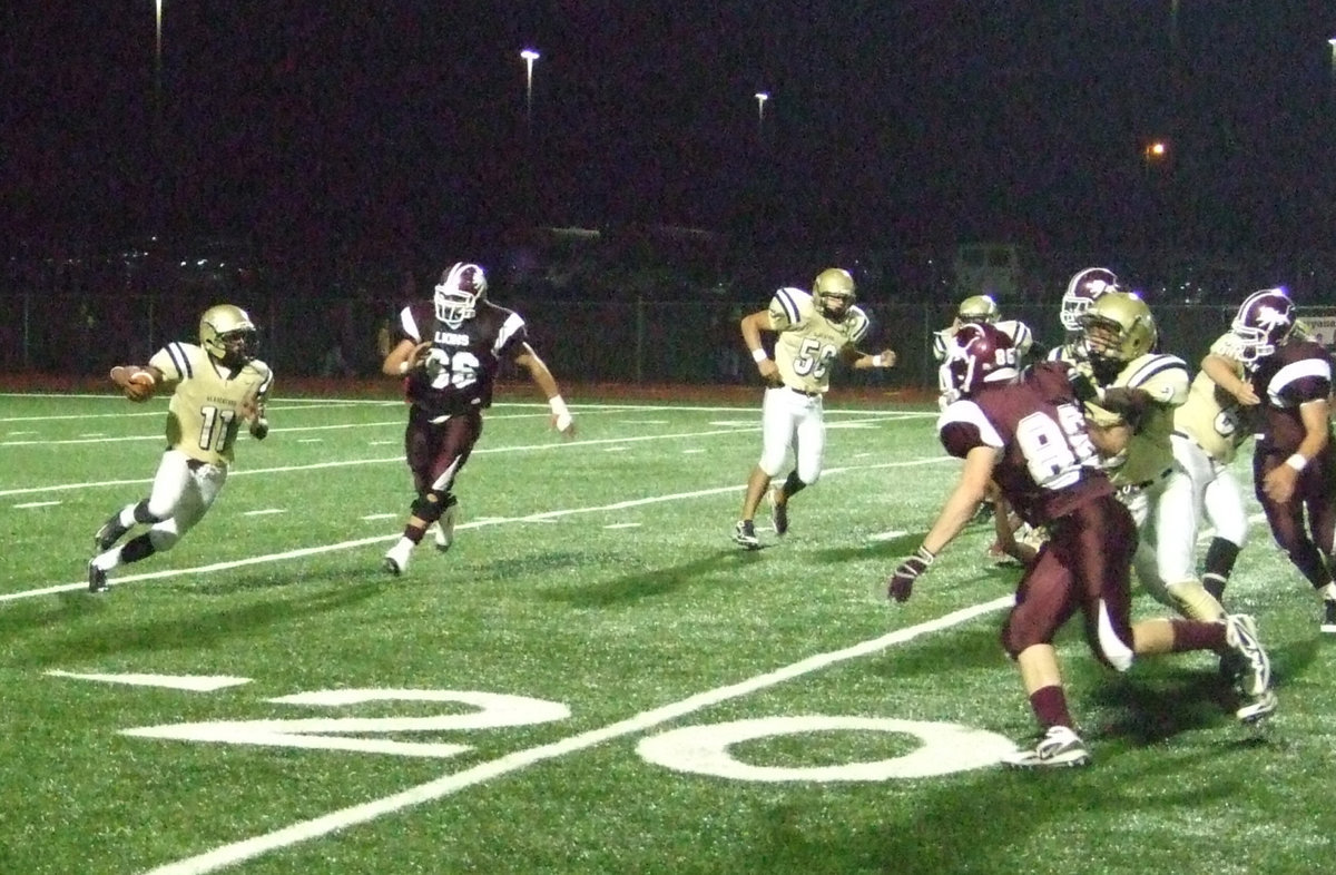 Image: Go Senio! — #11 Jasenio Anderson tries to turn the corner against the Lions defense.