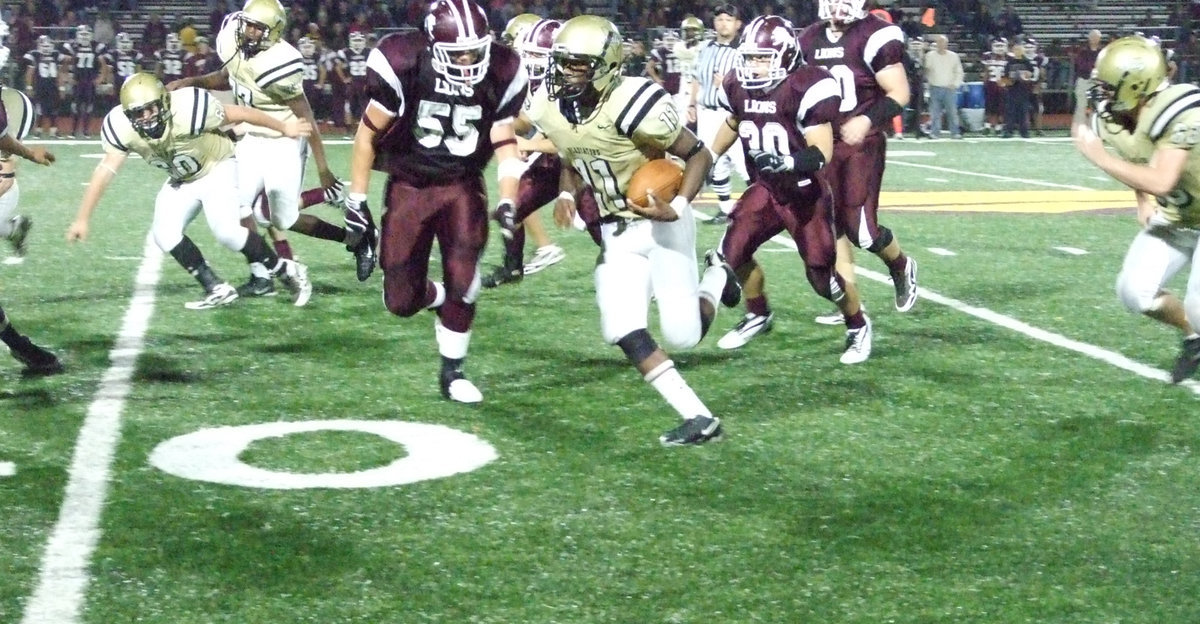 Image: Senio roars past Lions — The Lion’s defense had Italy quarterback #11 Jasenio Anderson marked as their prey.