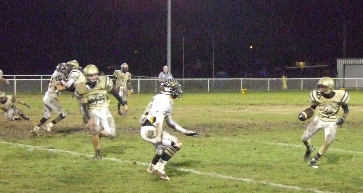 Image: Heath catches — Jasenio Anderosn(11) passes to Heath Clemons(2) while Jonathan Nash(65) throws a block to spring Clemons for an 8-yard gain.