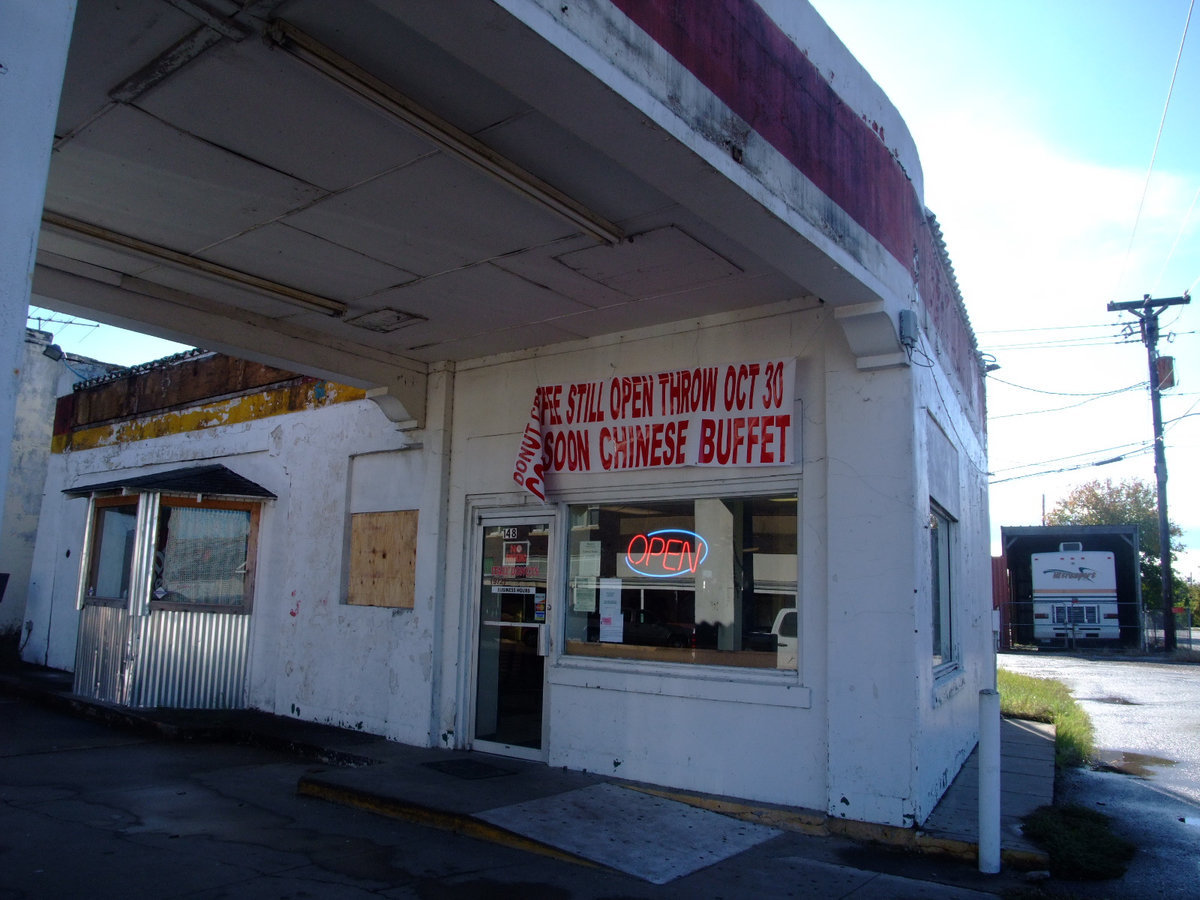 Image: Italy Donuts — Italy Donuts closed October 31st.