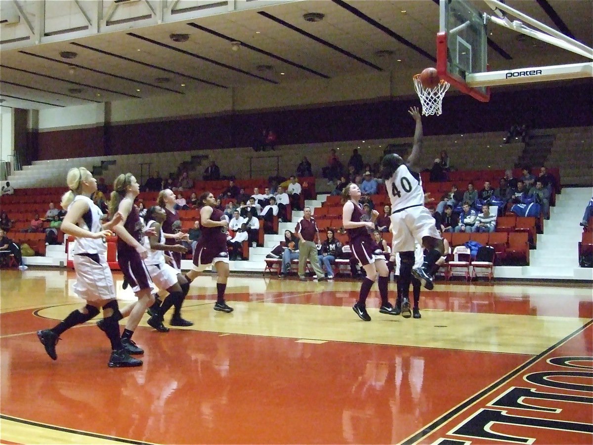 Image: Reed dribbles in — Jimesha Reed(40) rumbles to the rack.