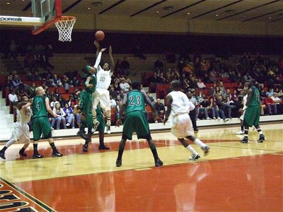 Image: Isaac hits the “J” — Italy’s John Isaac(10) goes up for two of his 8-points against Kerens.
