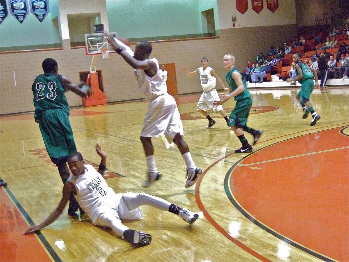 Image: Throw the kitchen sink — The Gladiators threw everything they had at Kerens including Heath Clemons(2).