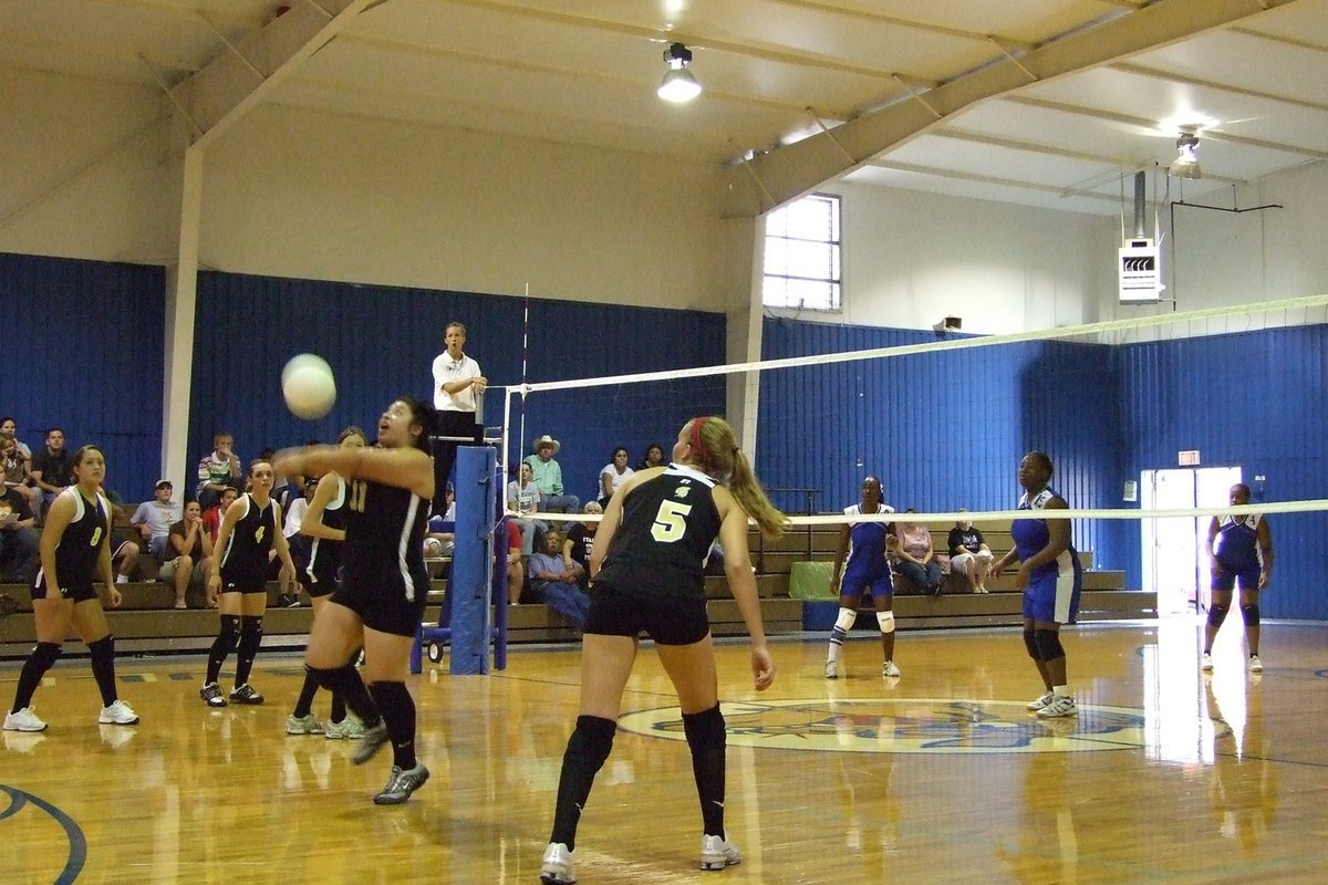 Image: Lady Gladiators vs Lady Bulldogs