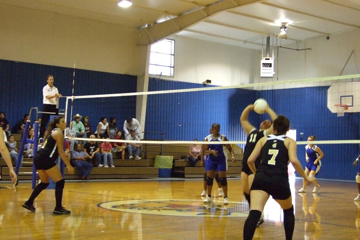 Image: Lady Gladiators vs Lady Bulldogs