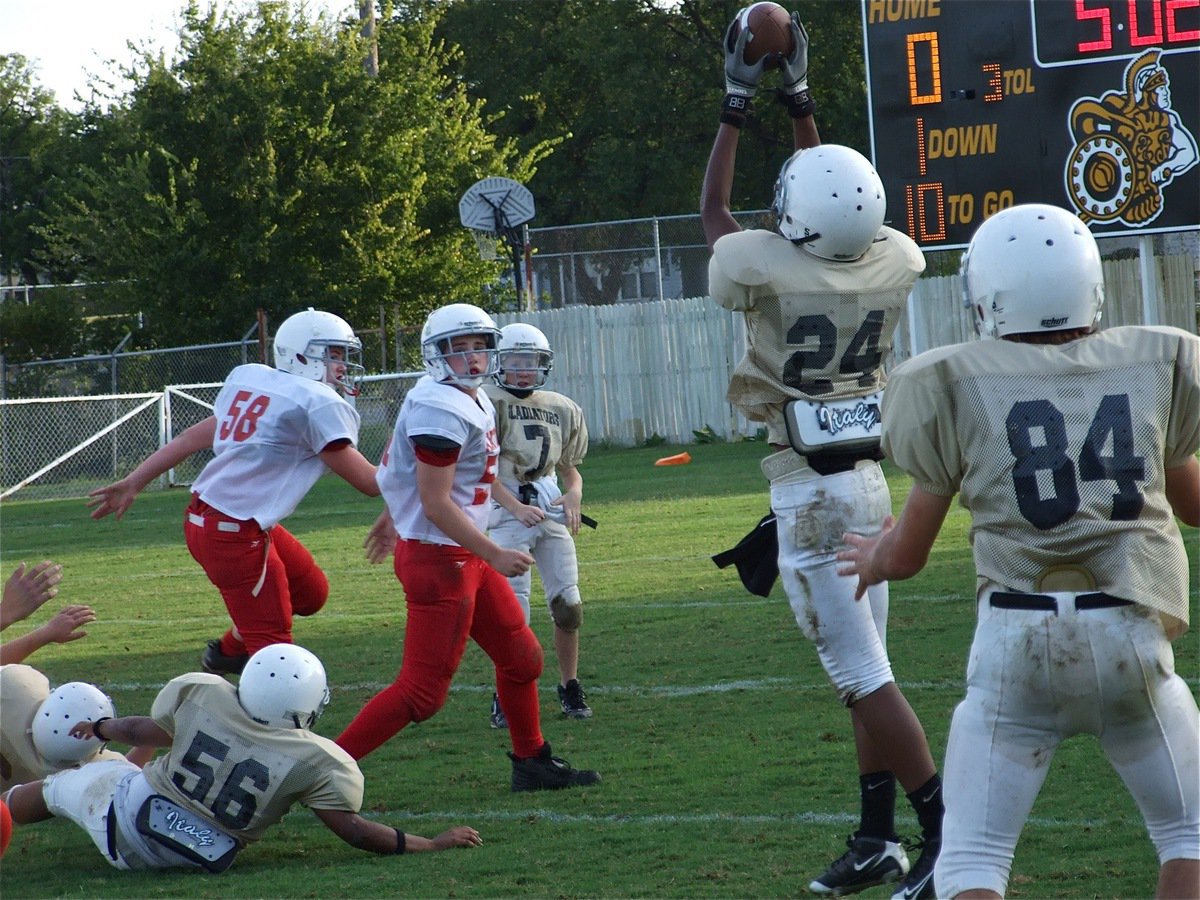 Image: Pitch and catch — Quarterback John Escamilla(7) completes a pass to Trevon Robertson(24) in the first quarter as Chace McGinnis(84) has their back. Italy’s Junior High won 16-0 over the Axtell Longhorns.