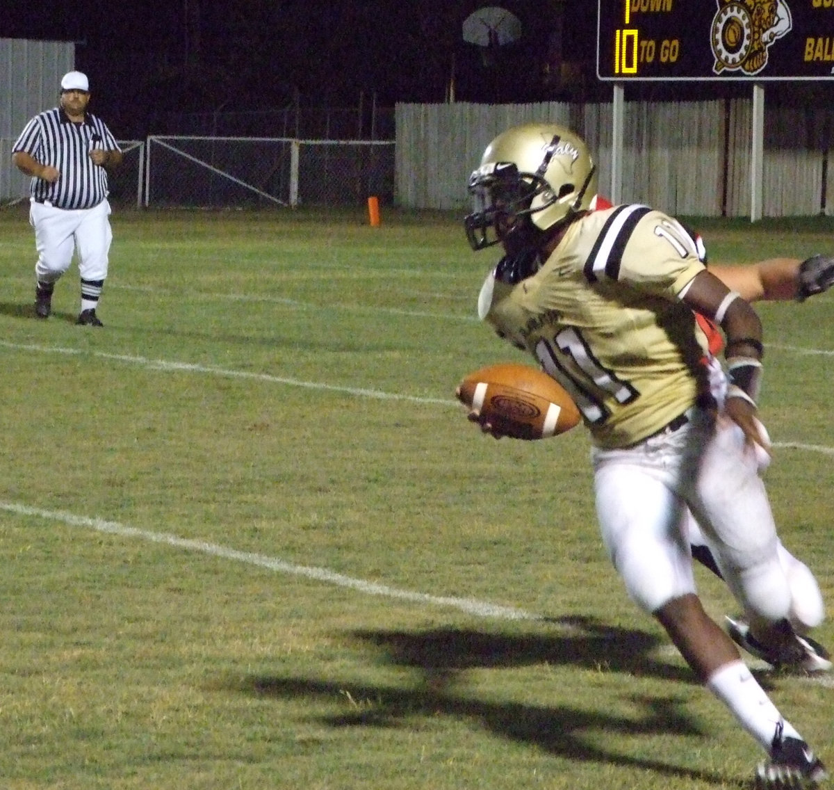 Image: Anderson scrambles — Jasenio tries to escape the clutches of a Maypearl Panther.