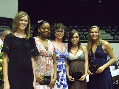 Image: Volleyball winners —  (L-R) Kaitlyn Rossa, Jaleecia Fleming, Coach Andi Windham, Drew Windham and Becca DeMoss.