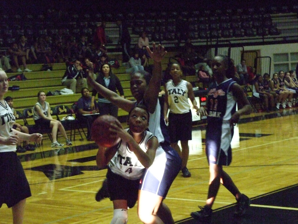 Image: Copeland Creates — Italy’s #4 Ryisha Copeland creates a shot opportunity against the Mustangs.