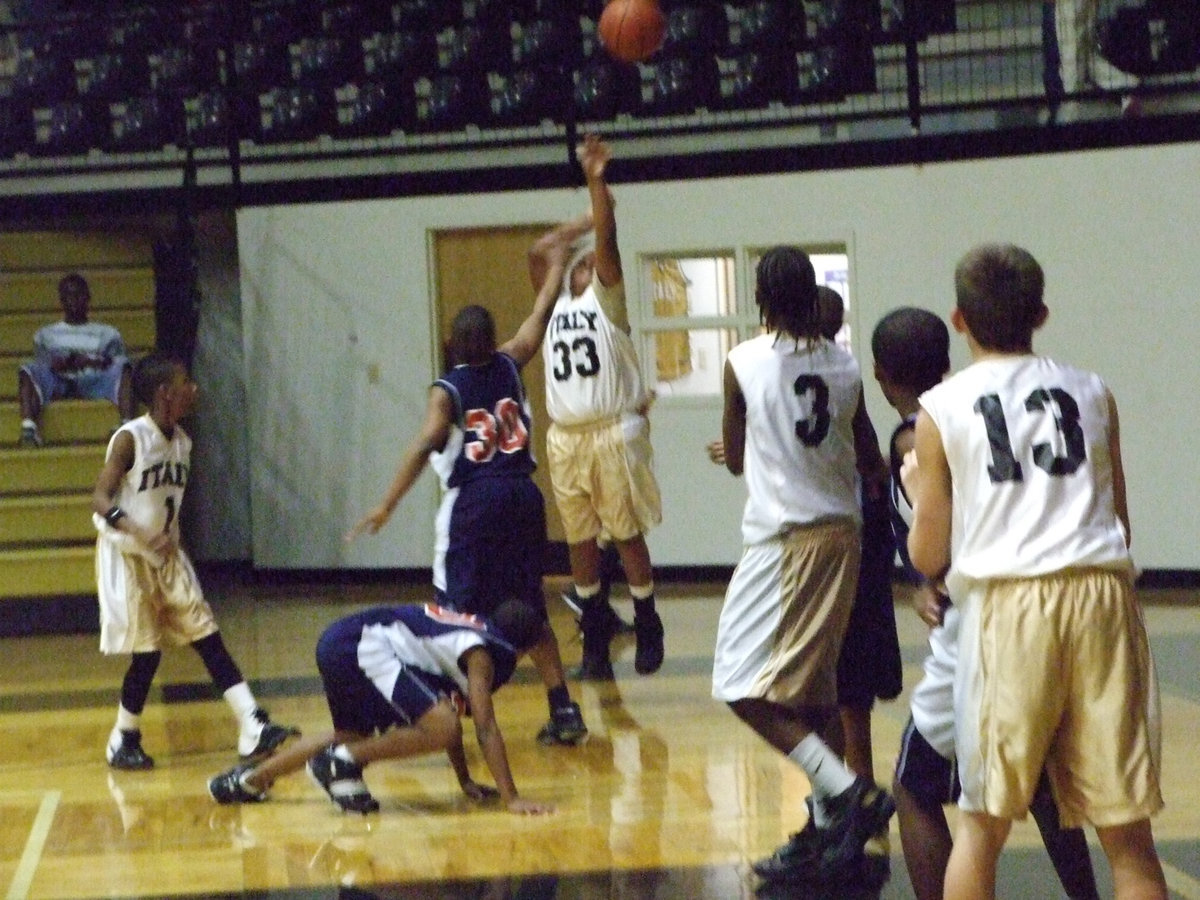 Image: Mayberry From Downtown — The “King of The Three,” Darol Mayberry fires one from the corner.