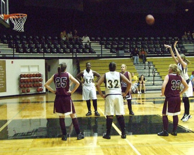 Image: Kaitlyn Rossa — Rossa lines up for the free throw.
