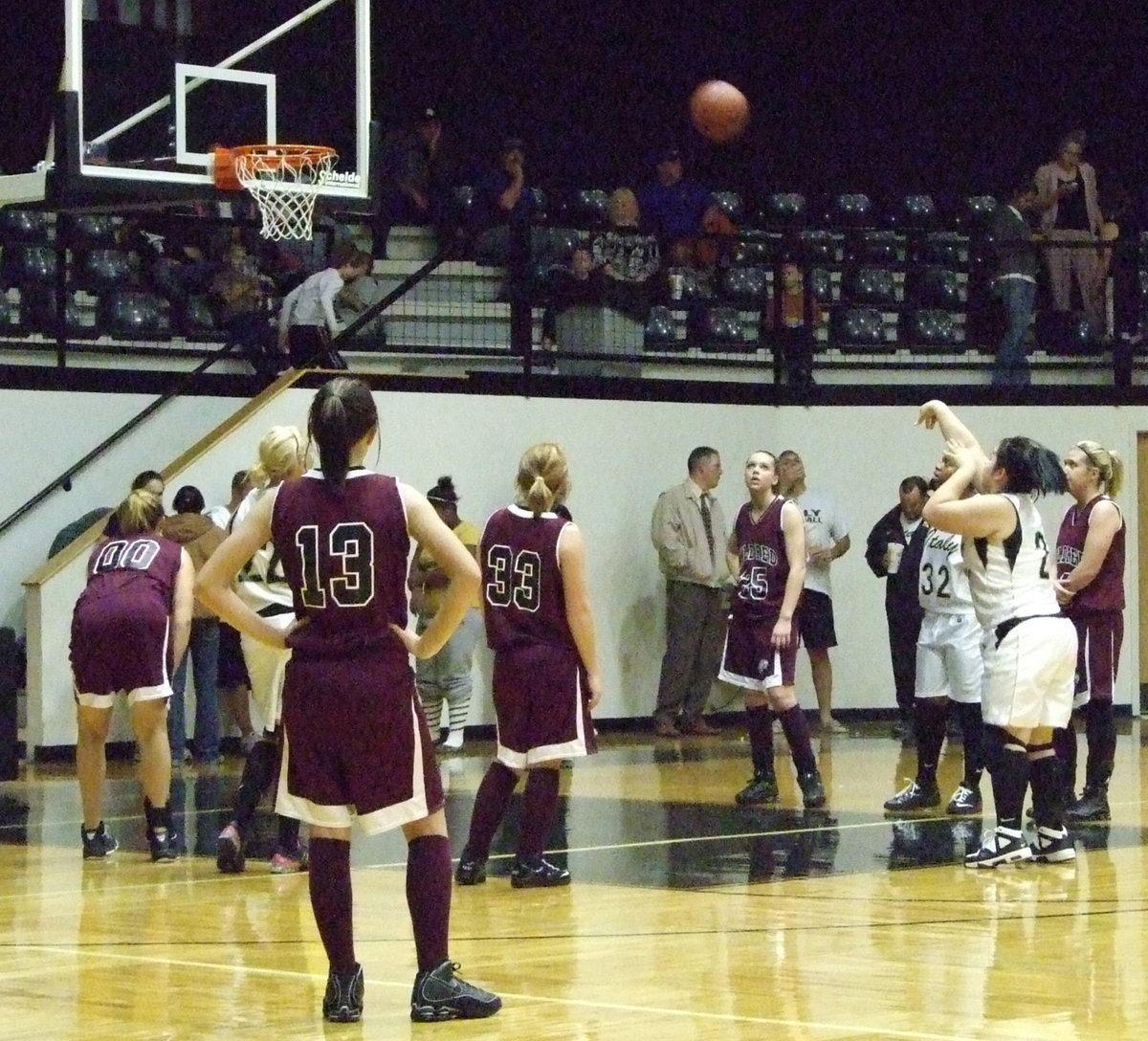 Image: Blanca Free Throws — #21 Blanca Figueroa makes her free throw.