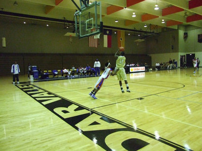 Image: Anderson Pens A Gator — Italy’s #11 Jasenio Anderson backs down a Gator defender and puts up the shot.