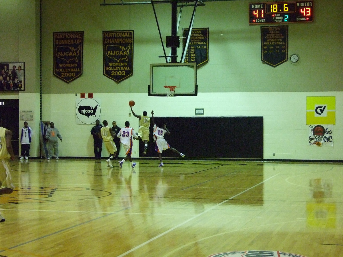 Image: Jasenio Contorts — A flexible #11 Jasenio Anderson twist his way down the lane for 2-points.