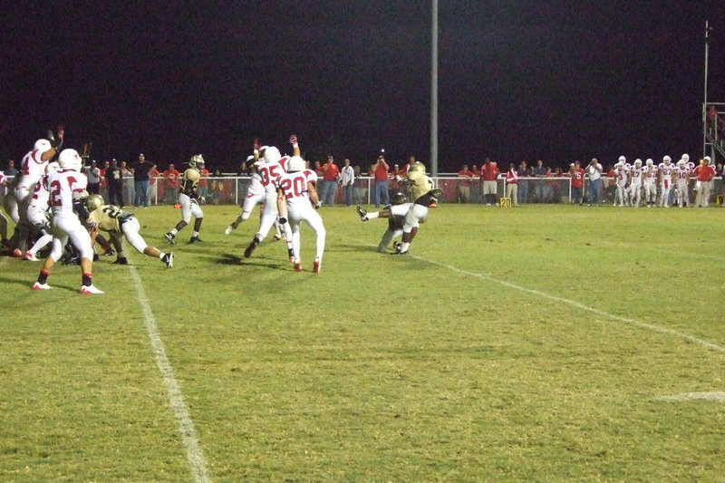 Image: Anderson kicks — #7 Jasenio Anderson kicks for the extra point.