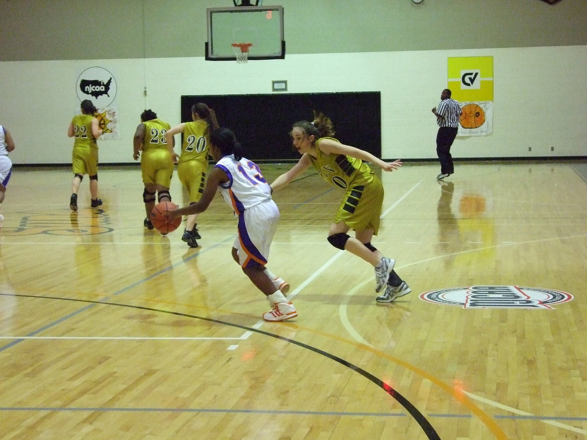 Image: Smithey Stalks — Italy’s #10 Melissa Smithey constantly works on defense.