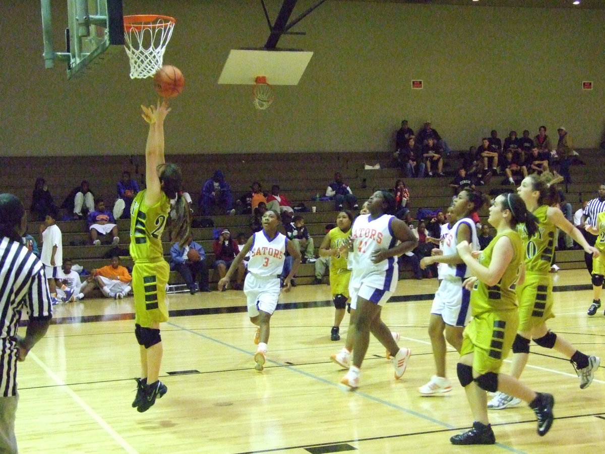 Image: Baugher Breaks Away — Italy’s #20 Danielle Baugher leads the fast break.