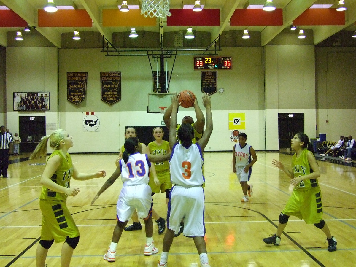 Image: Norwood’s Hardwood — Sa’Kendra Norwood makes grown girls cry when she’s in the lane.