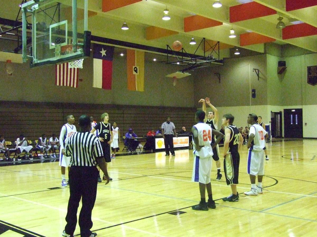 Image: Shooting Free Throws — Italy’s #50 Kyle Wilkins looks good shooting the free throw.