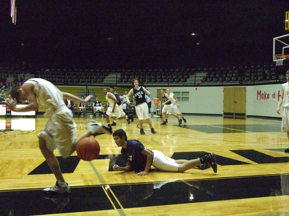 Image: Jase wins race — Italy just edged out Waxahachie at the line by the score of 77-32.