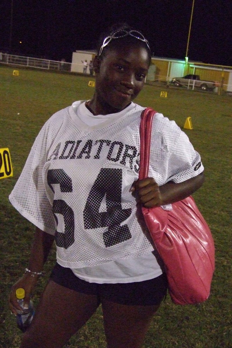 Image: Cute Purse — Junior, Shadiria Jones still fashion even on the sidelines.