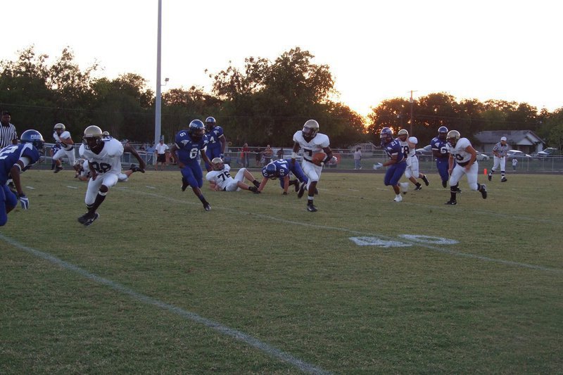Image: Anderson run — Jasenio Anderson, number 7 has the ball.