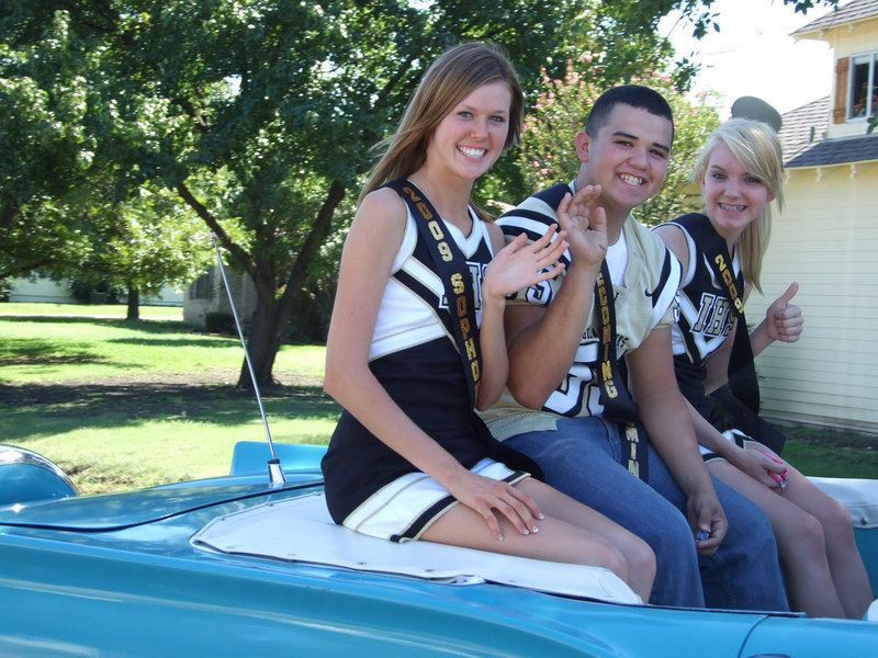 Image: Kaitlyn, Ross and Sierra — Kaitlyn Rossa, Ross Enriquez and Sierra Harris say hello.