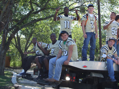 Image: Who are they — Tavarus Griffin, Desmond Anderson, Robert Sparks, Jasenio Anderson, Kyle Wilkins, Justin Hayes and Jacob Lopez ride the trailer.